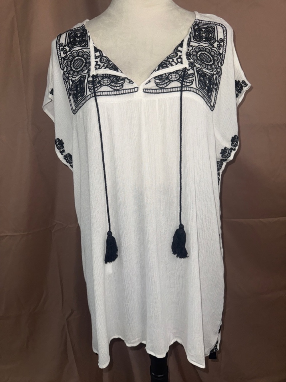 NWOT Embroidered White Tunic with Black Tassel Detail LARGE